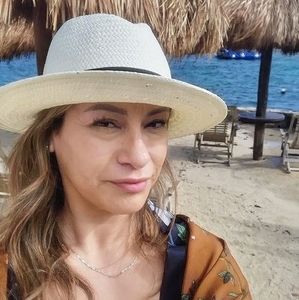 Meet your Posher, Maciasb